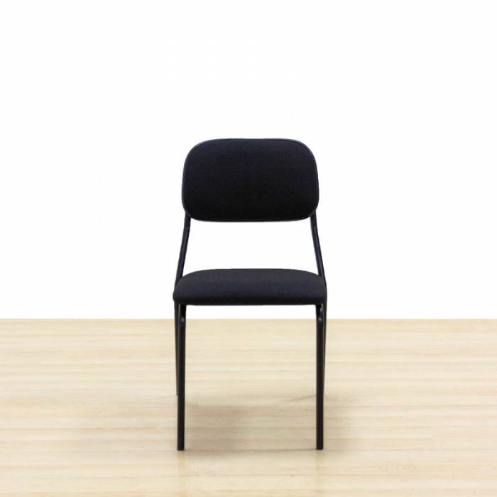 Cadeira de visitantes Mod. BANSO. Reestofado em tecido preto novo. Empilhável.