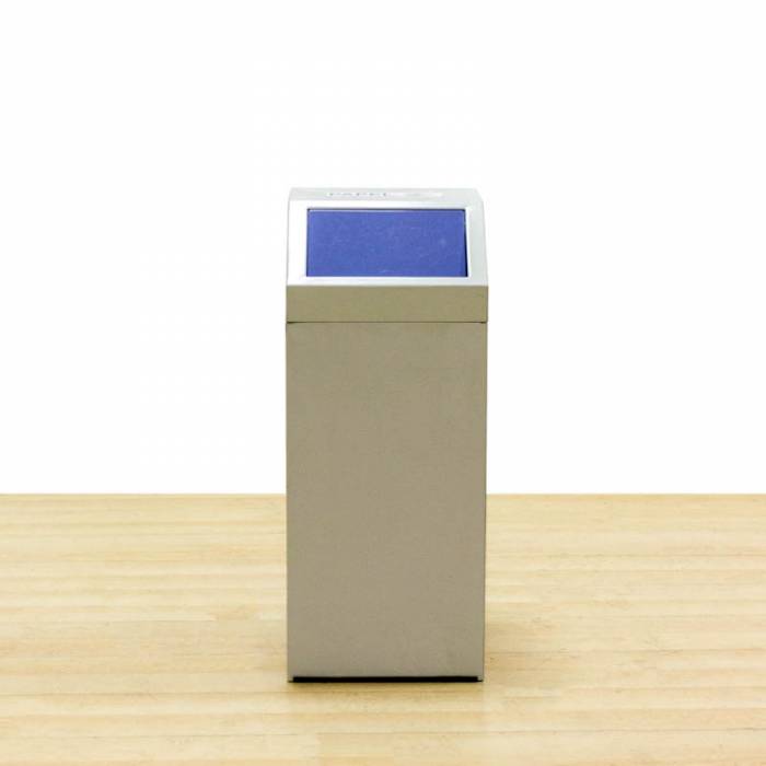 Caixa de papel Mod. CERTO. Fabricado em metal cinza. Porta de vaivém azul.