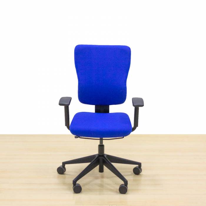 STEELCASE operative chair Mod. LET´S B. Reupholstered in new fabric color to choose. Adjustable arms.
