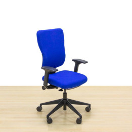 STEELCASE operative chair Mod. LET´S B. Reupholstered in new fabric color to choose. Adjustable arms.