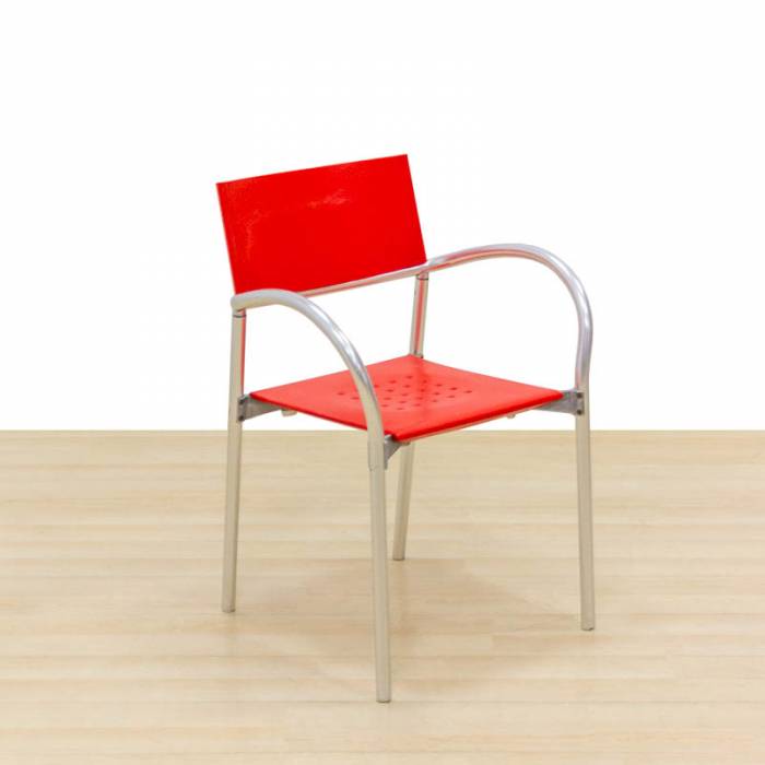Cadeira de visitantes Mod. OPALO. Assento e encosto em PVC vermelho. Estrutura metálica.
