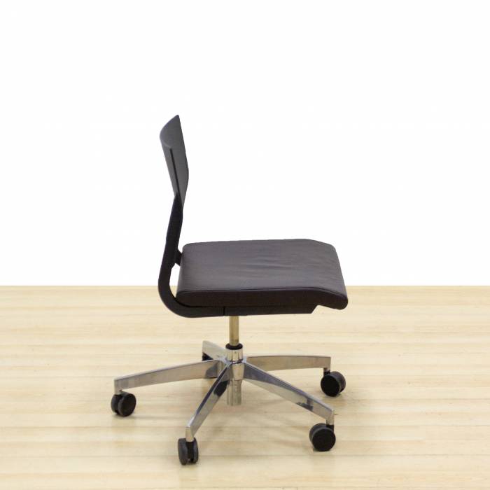 Cadeira de trabalho PERMASA Mod. MAIDA2. Assento estofado em couro sintético preto. Base giratória.