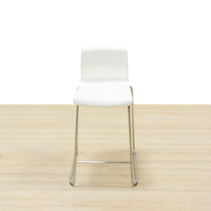 Mod. Banco SÊNIOR. Assento e encosto em PVC branco. Estrutura metálica. - vista 3