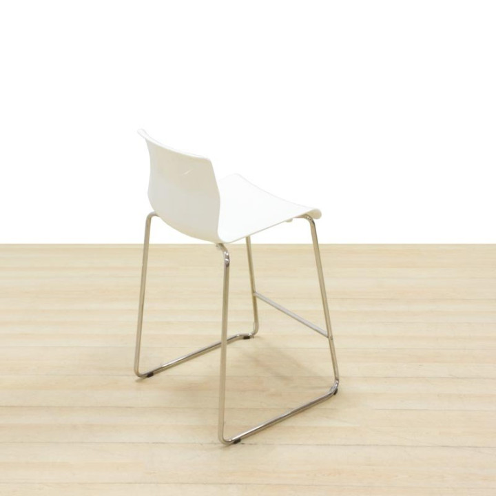Mod. Banco SÊNIOR. Assento e encosto em PVC branco. Estrutura metálica. - vista 5