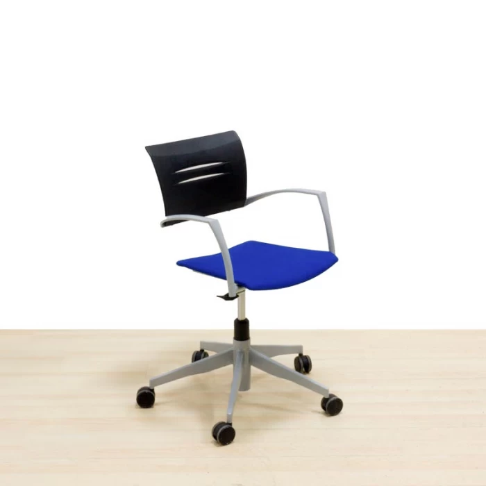 DYNAMOBEL task chair Mod. ZAS. Reupholstered seat in a color to choose from. Height adjustment.