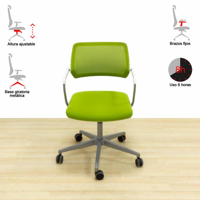 Confidant chair STEELCASE Mod. QIVI. Upholstered in green fabric. With wheels.
