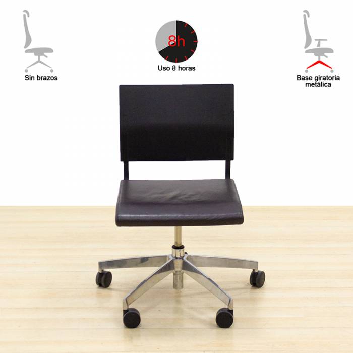 PERMASA operative chair Mod. MAIDA2. Seat upholstered in black leatherette. Swivel base.