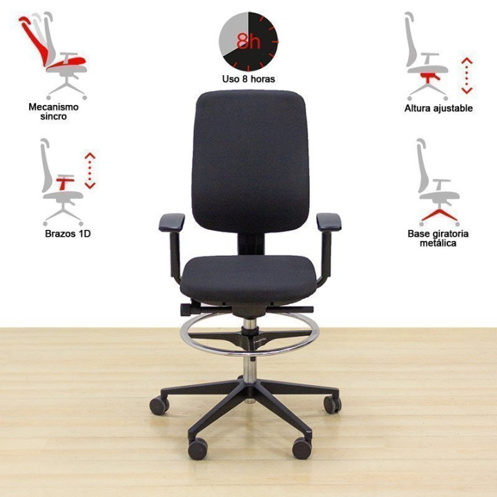 Cadeira de trabalho STEELCASE Mod. REPLAY. Versão de banquinho. Reestofado em tecido preto. Apoio para os pés..