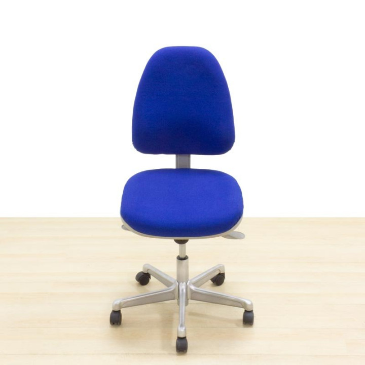 Cadeira de trabalho DYNAMOBEL Mod. ARMA. Reestofado na cor do tecido a escolher. Sem braços.