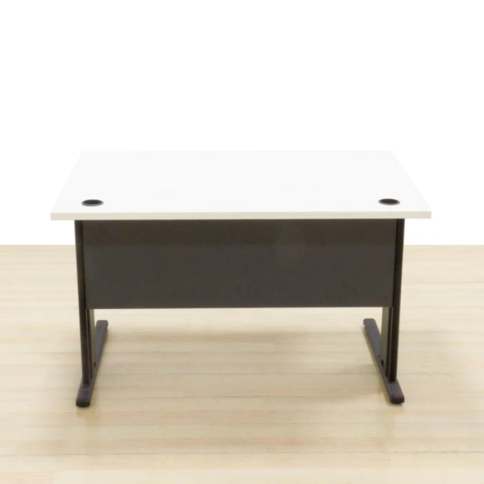Operative table Mod. LEAGUE2. Top made of wood with an off-white finish. With skirt..