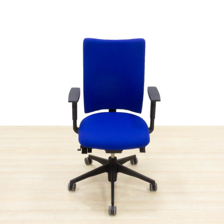 Cadeira operativa de trabalho Mod. KENA. Estofado na cor do tecido a escolher. Com braços 1D.