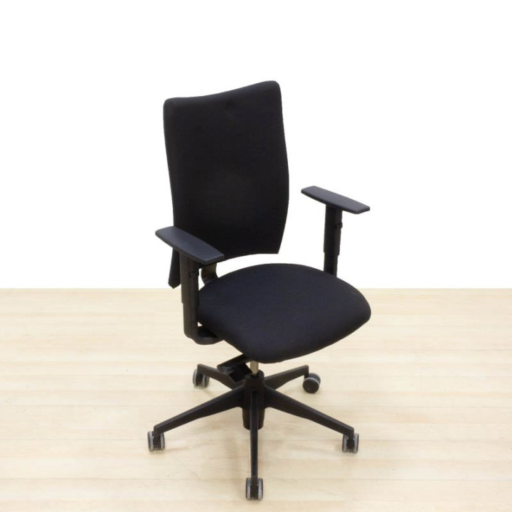 Cadeira operativa de trabalho Mod. KENA. Estofado na cor do tecido a escolher. Com braços 1D.