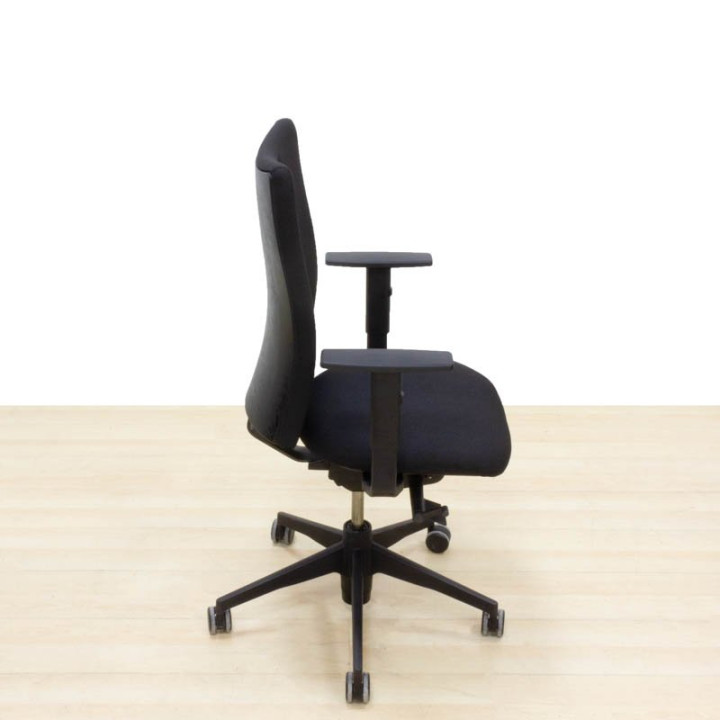 Cadeira operativa de trabalho Mod. KENA. Estofado na cor do tecido a escolher. Com braços 1D.