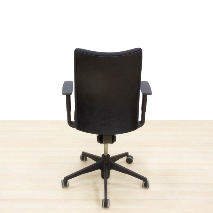 Cadeira operativa de trabalho Mod. KENA. Estofado na cor do tecido a escolher. Com braços 1D.