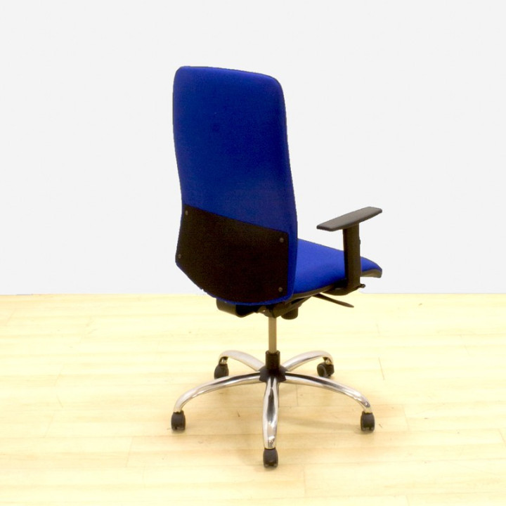 Silla operativa DE LA OLIVA Mod.WING. Retapizada en tejido nuevo en color negro. Mecanismo sincro. vista 5