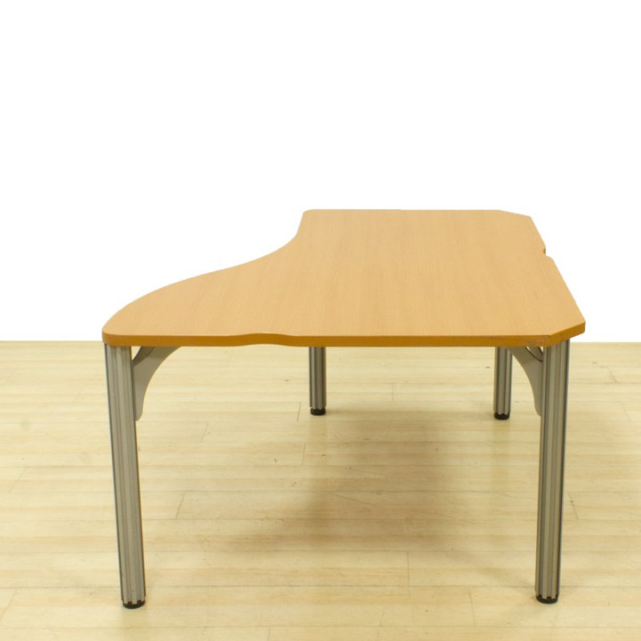 Mesa operativa STEELCASE Mod. HOROS. Tapa fabricada en  color HAYA. Patas Gris vista 4