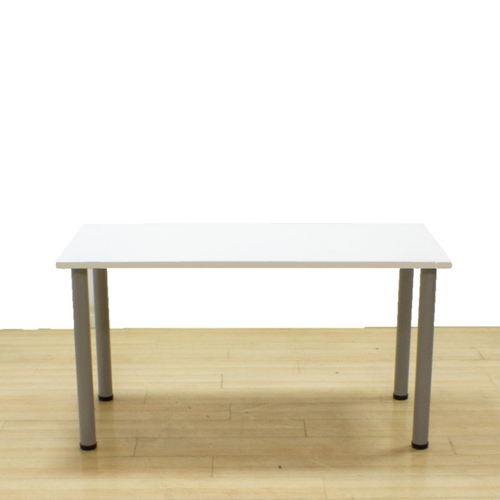 Mesa polivalente Mod. Multi. Tapa blanca 4 patas gris plata vista 4