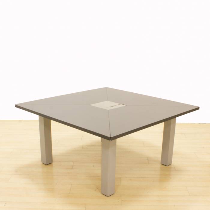 Meeting table LEVIRA Mod. ALTITUDE. Top made of dark oak finished wood. Metal legs.