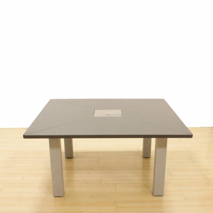 Meeting table LEVIRA Mod. ALTITUDE. Top made of dark oak finished wood. Metal legs.