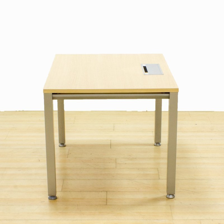 Mesa de trabalho ACTIU VITAL. Tampo em acabamento carvalho com eletrificação. - vista 3