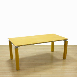 Mesa de escritório PERMASA Mod. AGORA. Fabricado em madeira com acabamento em pêra.