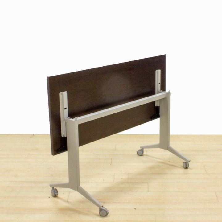 Mesa Dobrável JG Mod.Plex1. Tampo confeccionado em acabamento Wengue.