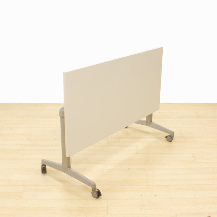 Mesa Plegable STEELCASE Mod. PLEX. Tapa fabricada en acabado Blanco. vista 2
