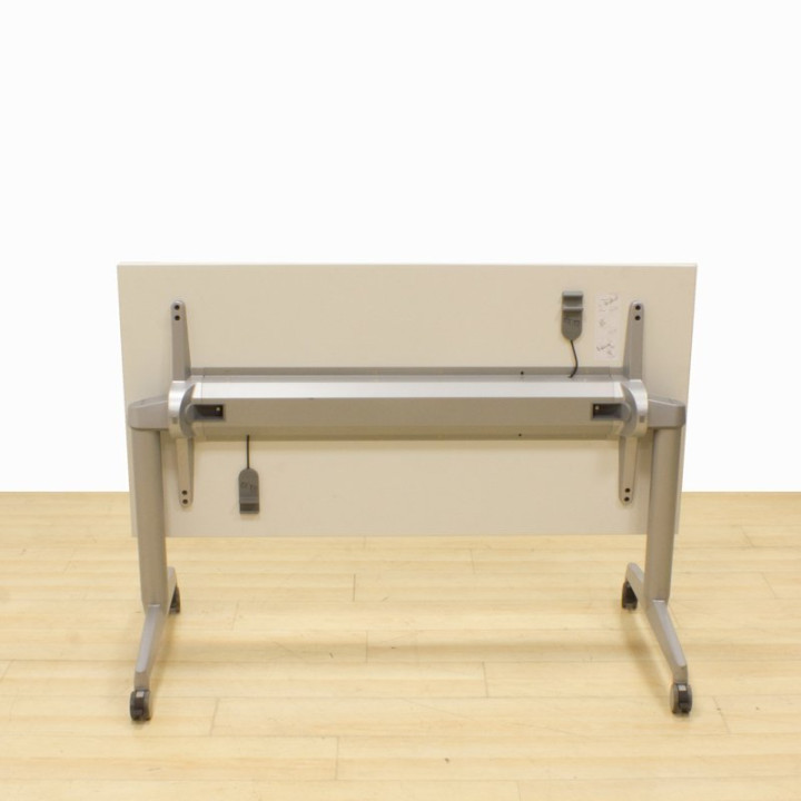 Mesa Plegable STEELCASE Mod. PLEX. Tapa fabricada en acabado Blanco. vista 4