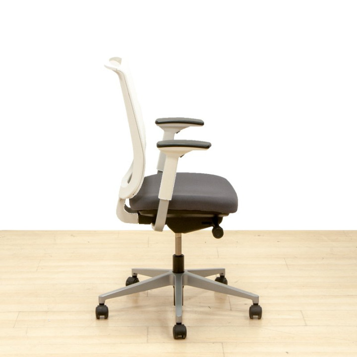STEELCASE REPLY AIR task chair. Upholstered in grey fabric. Synchro mechanism. Lumbar support. - view 3