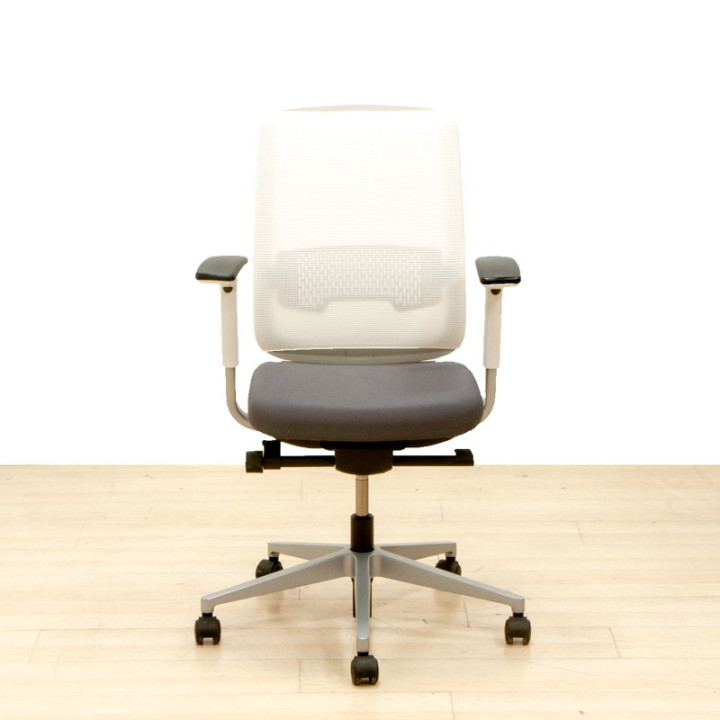 Cadeira operativa STEELCASE Mod. REPLY AIR. Estofada em tecido cinzento. Mecanismo sincronizado. Regulação lombar. - vista 1