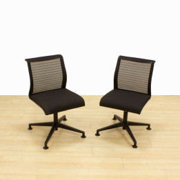 Silla confidente STEELCASE Mod. THINK. Tapizada en tejido color Negro. vista 2