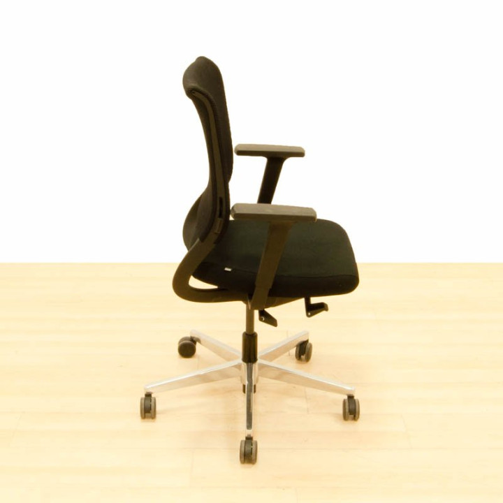 Compre cadeira de trabalho Sedus Netwin em malha preta.