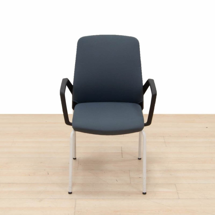 Cadeira de visitante Interstuhl Buddy Is3 estofada em cinzento. - vista 2