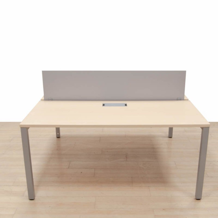 Puesto doble ACTIU VITAL PLUS. Tapas fabricadas en Madera color Arce. vista 3