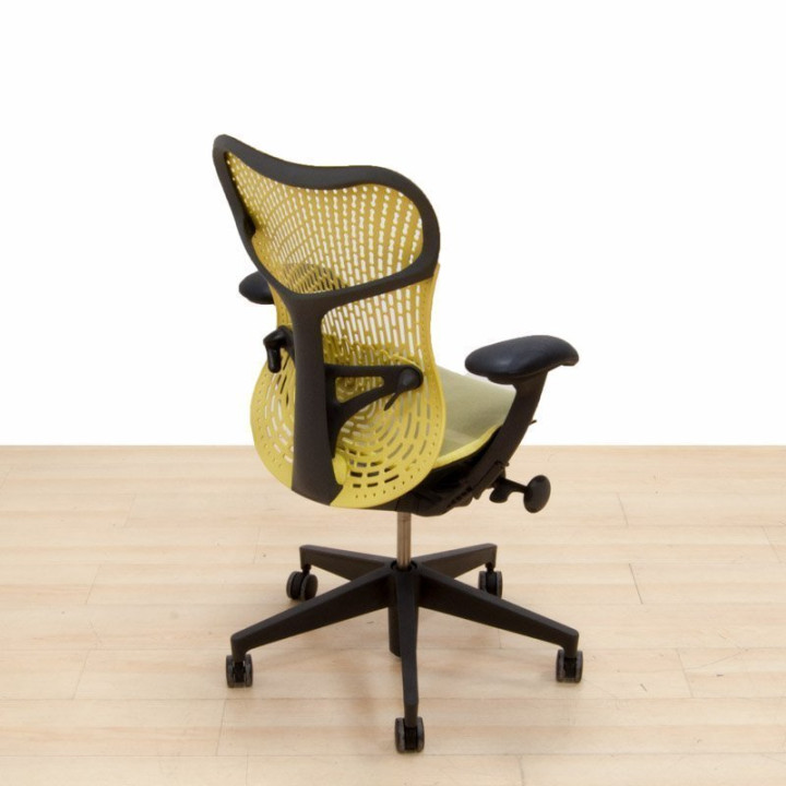 Cadeira MIRRA 2 da Herman Miller em verde. - vista 4