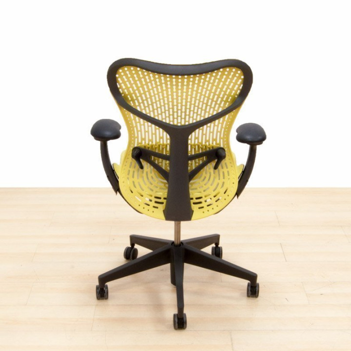 Cadeira MIRRA 2 da Herman Miller em verde. - vista 5