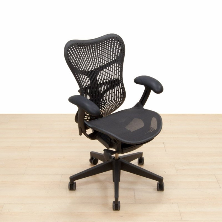 Cadeira Herman Miller MIRRA 2 em preto