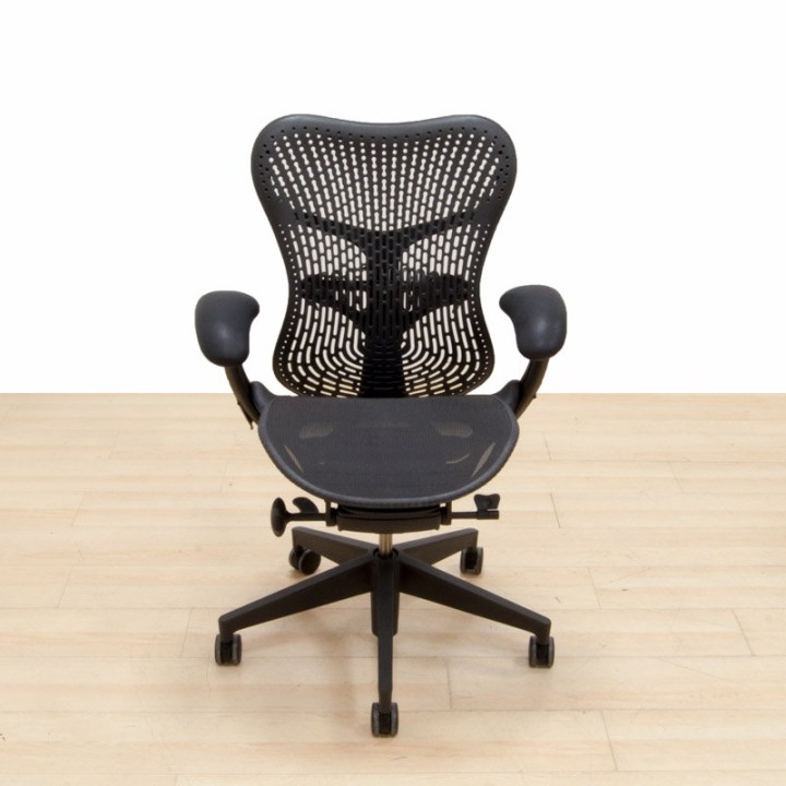 Cadeira Herman Miller MIRRA 2 em preto