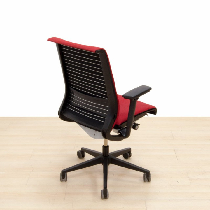 Cadeira operativa STEELCASE THINK estofada em vermelho. - vista 4
