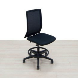 Compre a cadeira alta Forma 5 Sense preta.