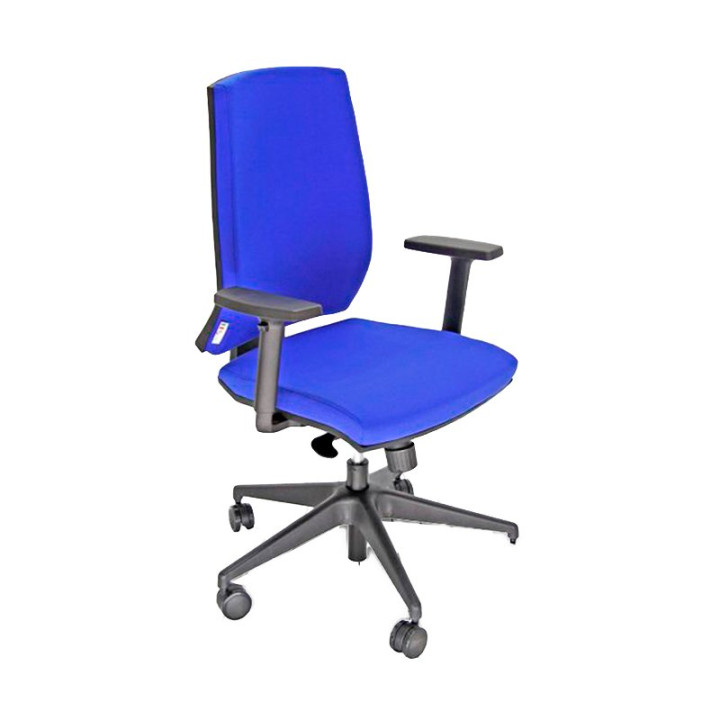 Silla operativa UNISIT Larissa azul, vista frontal en perspectiva con respaldo alto y brazos regulables