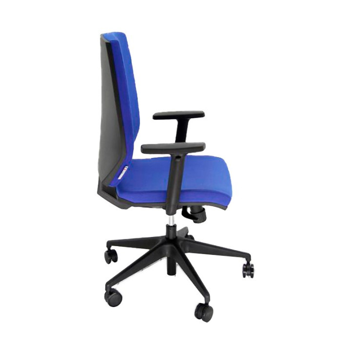 Silla operativa UNISIT Larissa azul, vista frontal en perspectiva con respaldo alto y brazos regulables
