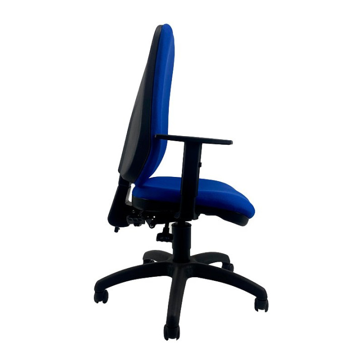 En perfil lateral, silla operativa Tete Unisit azul con respaldo regulable y mecanismo asíncrono
