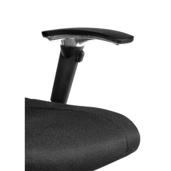 Detalle del asiento acolchado con tapizado negro en silla operativa MALTA de EUROMOF
