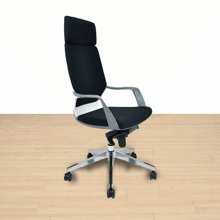 Silla de dirección APOLLO de Herpesa en color negro con respaldo alto y diseño ergonómico.