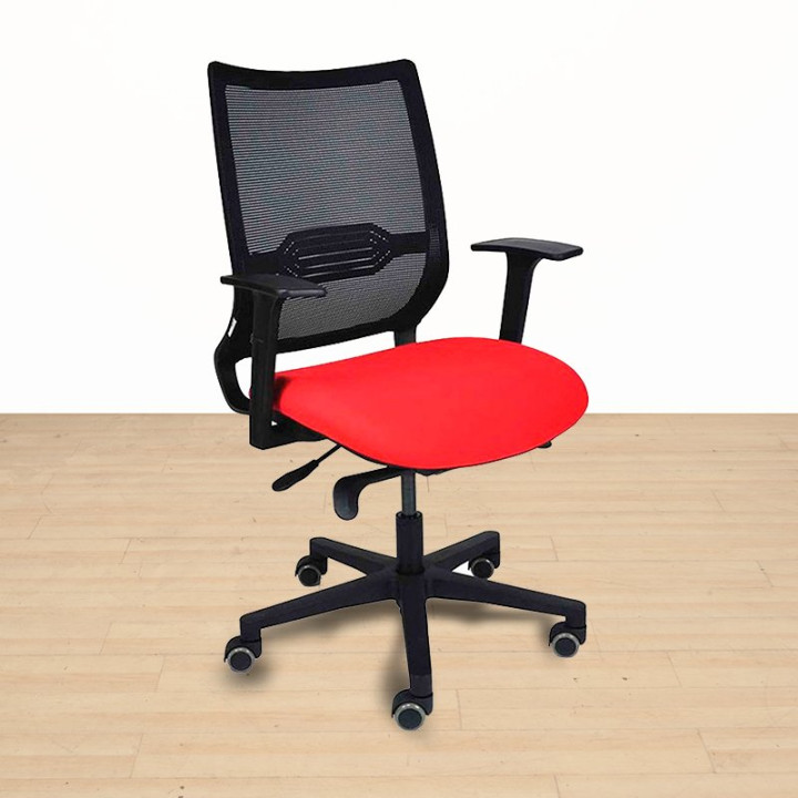 Silla de oficina M18 de Herpesa con asiento tapizado en rojo y respaldo negro de malla.