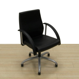 Silla operativa De la Oliva en similpiel negro con base metálica – Factoryoficina