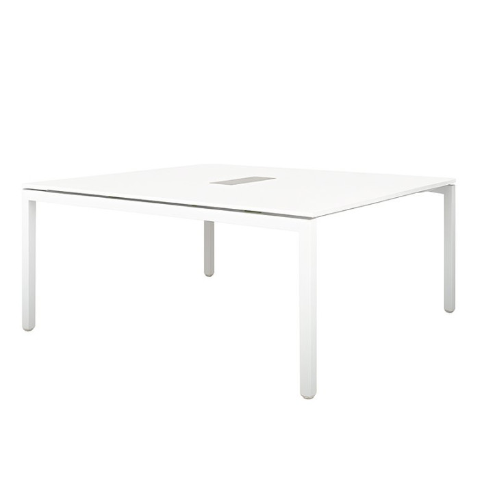 Mesa de reuniones F25 rectangular FORMA 5 con encimera blanca y top access, vista en angulo