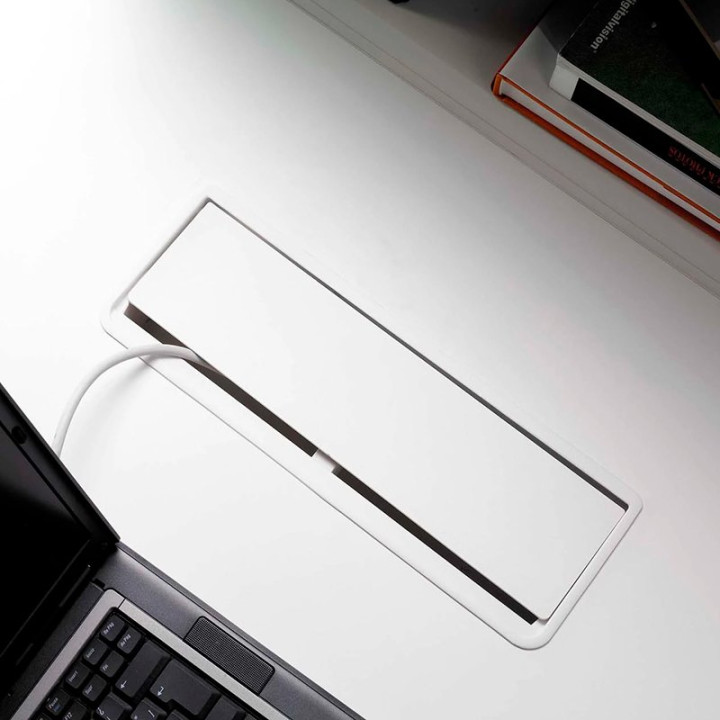 Detalle de top access integrado en mesa de reuniones F25 rectangular FORMA 5
