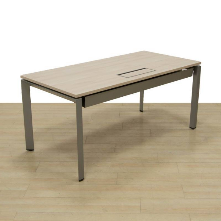 PREMIUM Operative Desk Rental